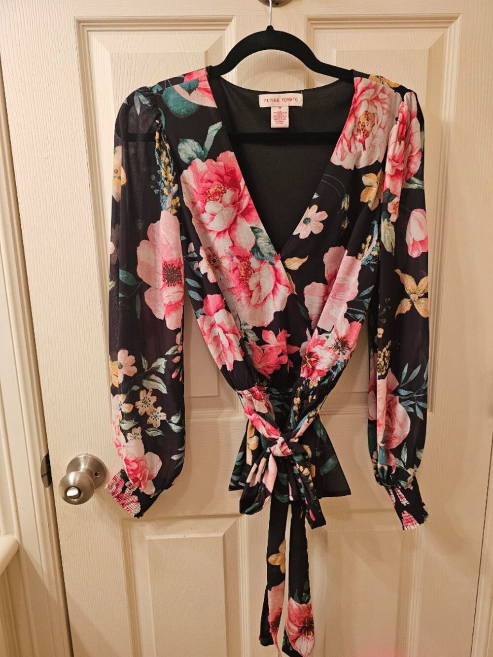 NWOT Flying Tomato Black Floral Blouse w / Elastic Waist and Tie